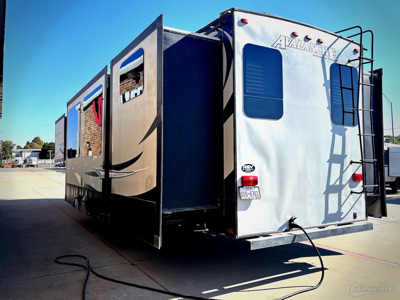 2015 Keystone Avalanche 390RB Photo 3