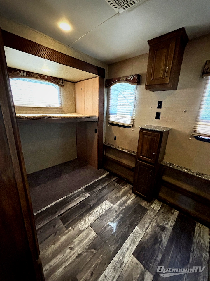 2015 Keystone Avalanche 390RB Photo 20