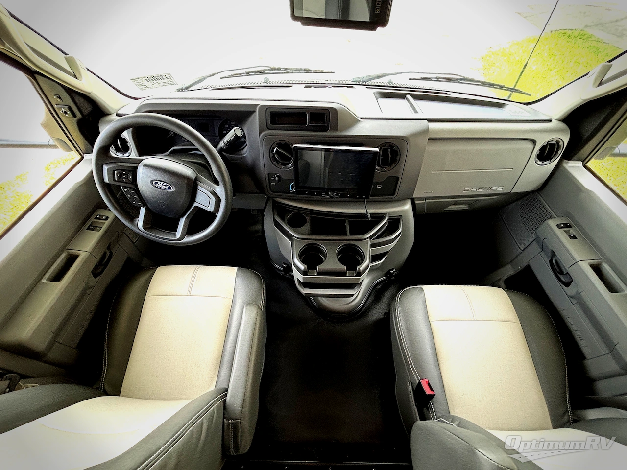 2025 Coachmen Freelander 27QB Photo 8