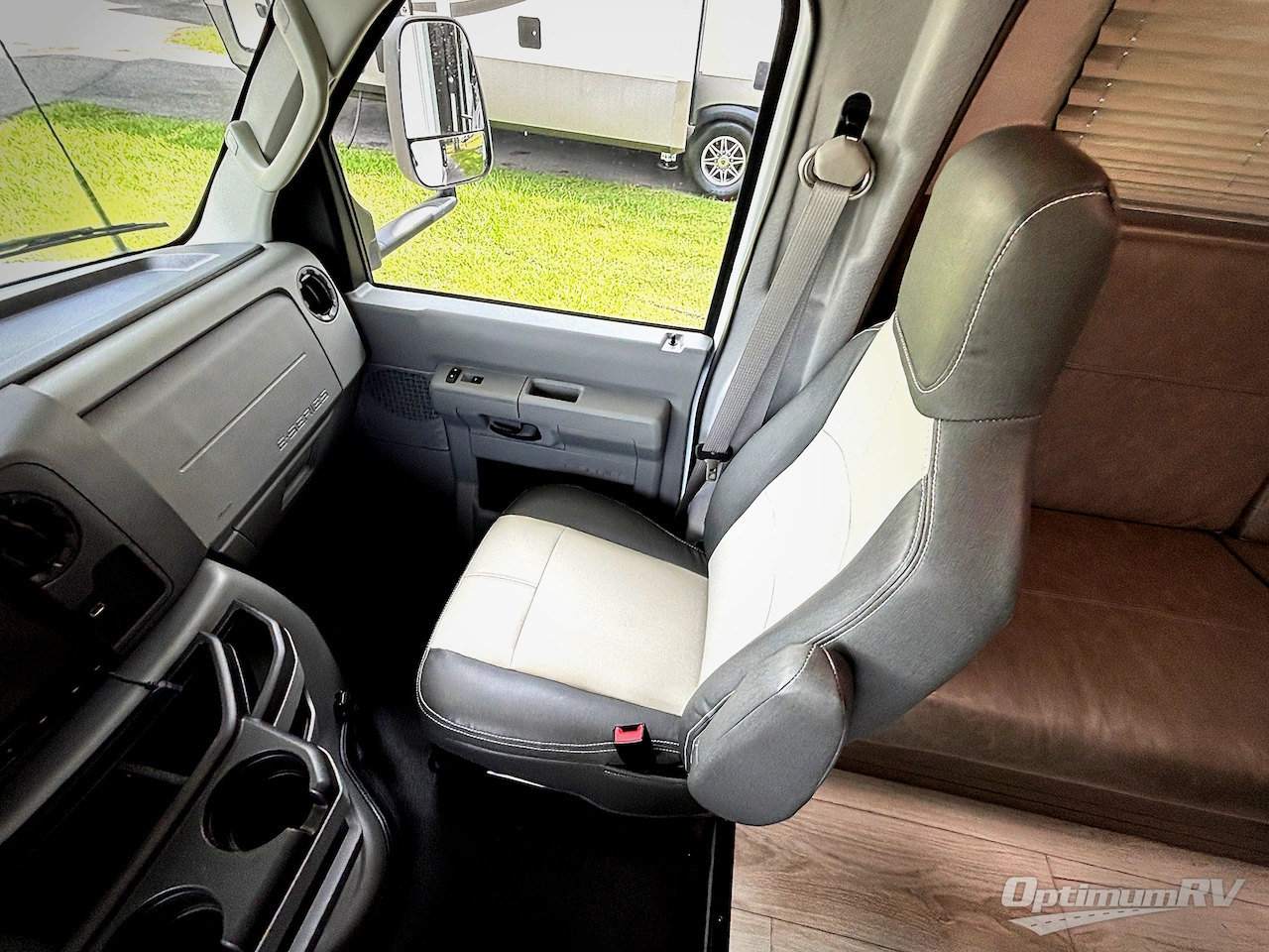 2025 Coachmen Freelander 27QB Photo 9