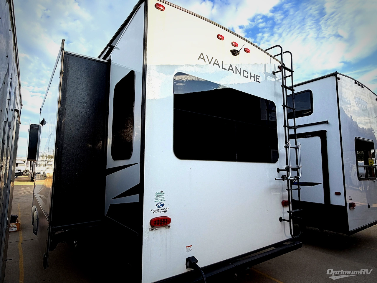 2020 Keystone Avalanche 313RS Photo 3