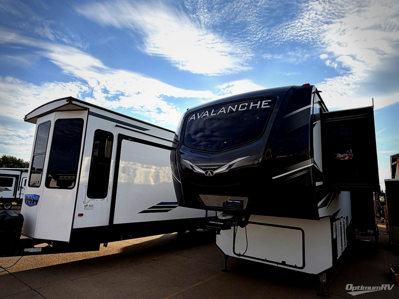 2020 Keystone Avalanche 313RS Photo 4