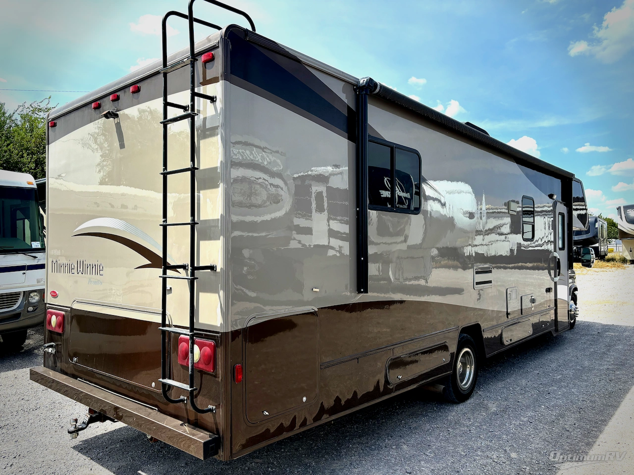 2013 Winnebago Minnie Winnie 31K Photo 2