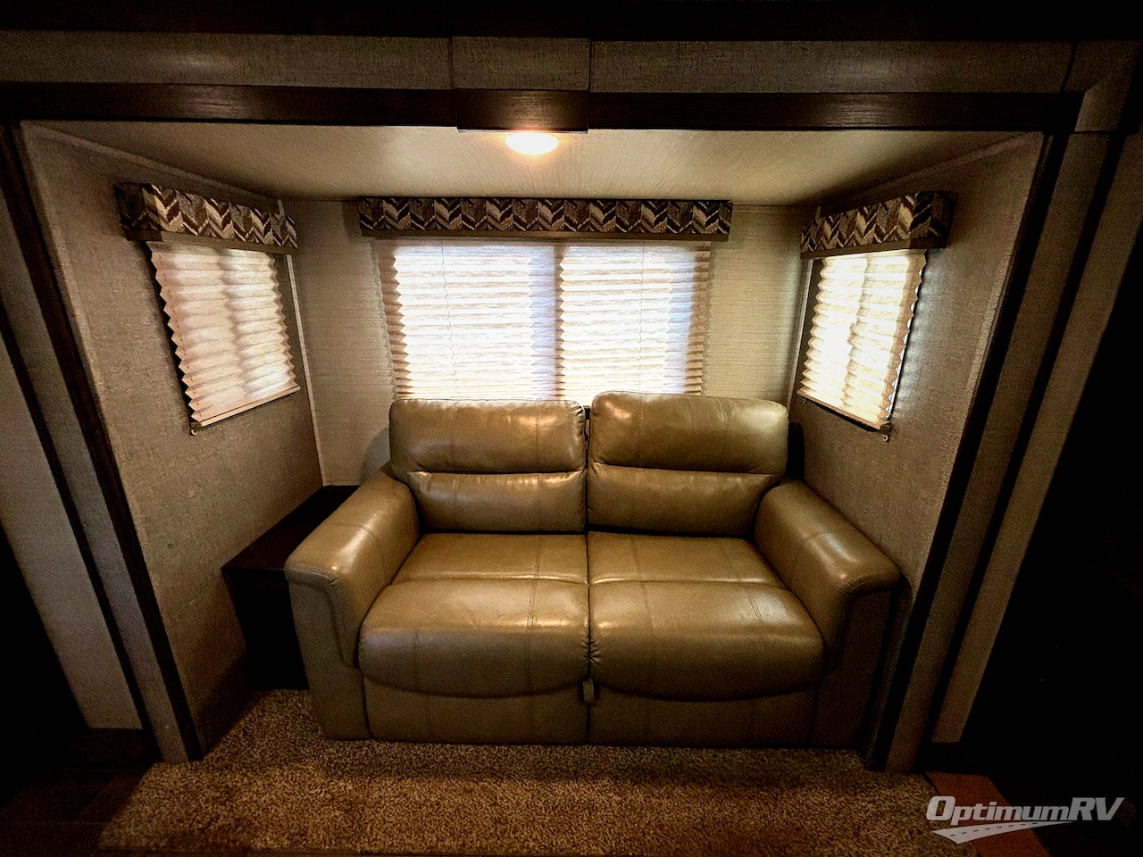2017 Keystone Premier Ultra Lite 24RKPR Photo 12