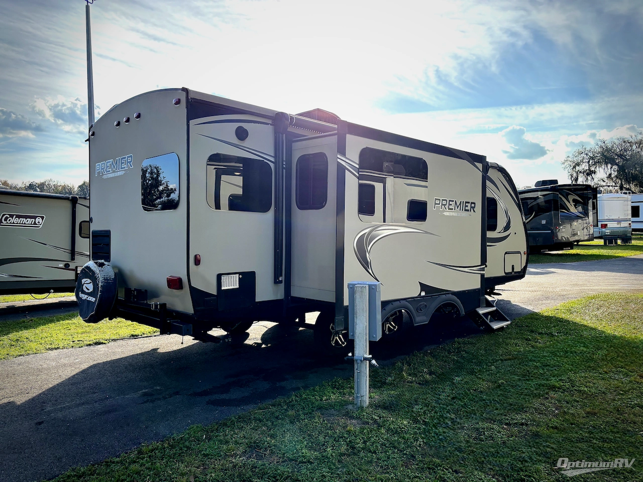 2017 Keystone Premier Ultra Lite 24RKPR Photo 2