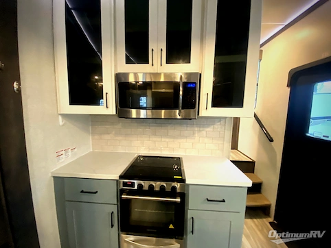 2022 Alliance Valor 42V13 RV Photo 2