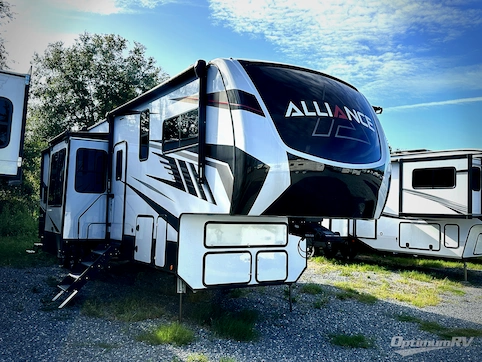 Used 2022 Alliance Valor 42V13 Featured Photo
