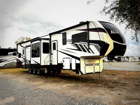 Used 2022 Alliance Valor 42V13 Featured Photo