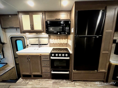 2022 Thor Hurricane 35M RV Photo 2