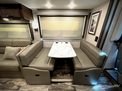 2022 Thor Hurricane 35M RV Photo 3