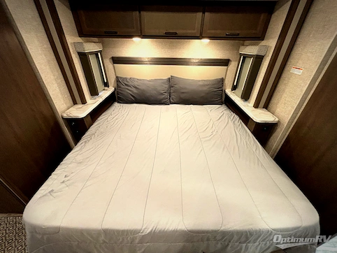 2022 Thor Hurricane 35M RV Photo 4