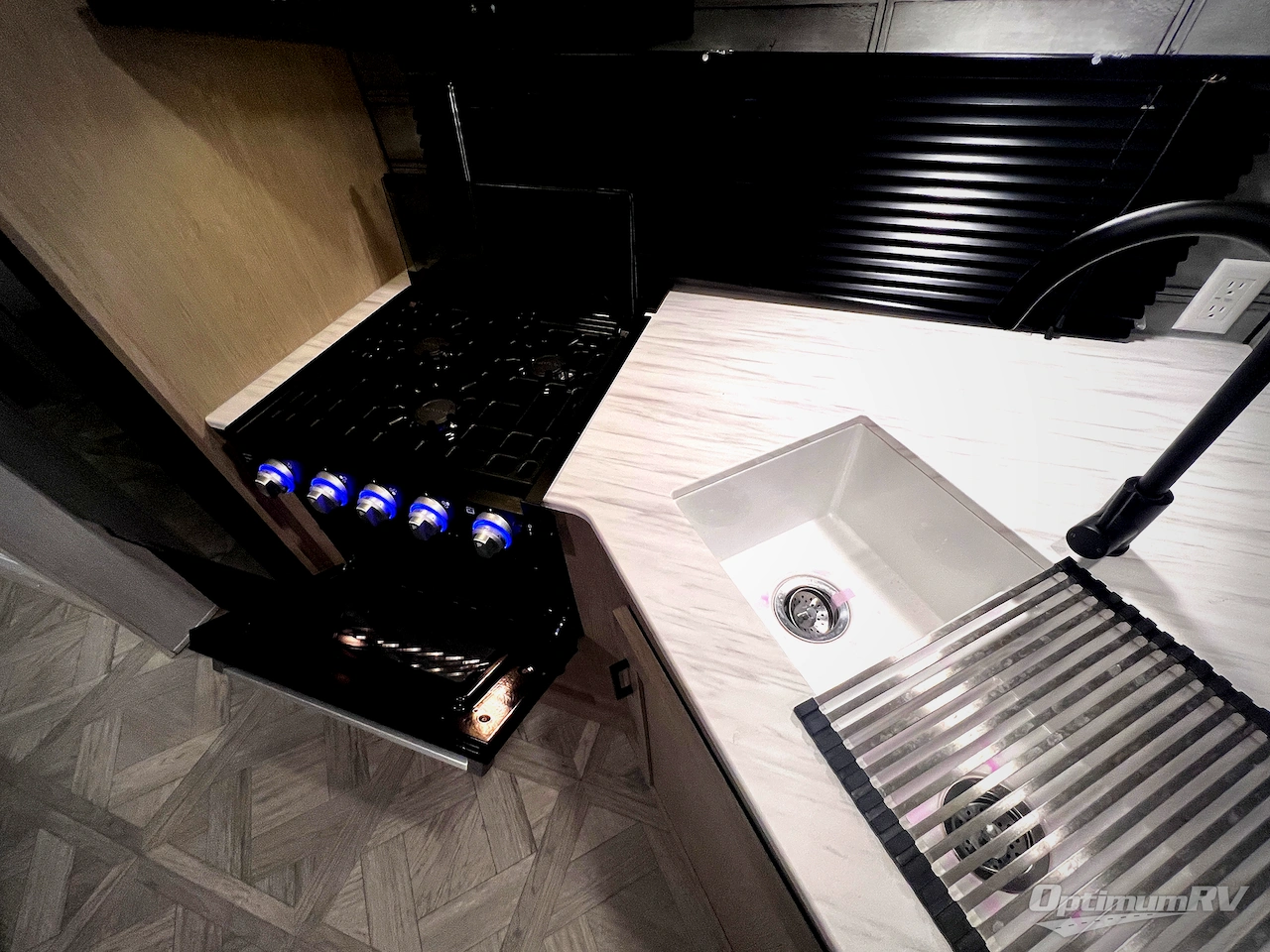 2023 Forest River Wildwood X-Lite 24RLXL Photo 15