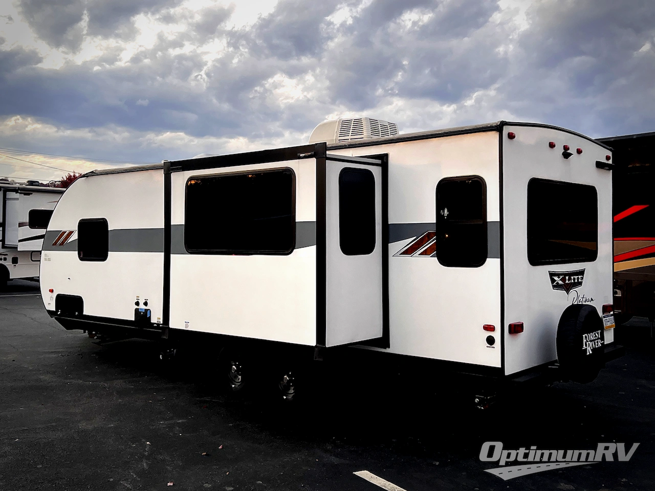 2023 Forest River Wildwood X-Lite 24RLXL Photo 3