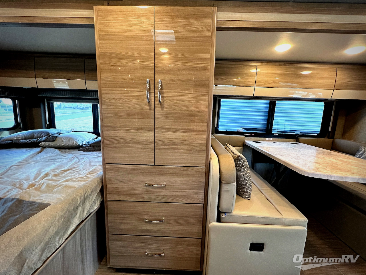 2023 Thor Tiburon Sprinter 24TT Photo 18