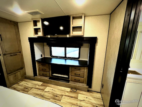 2023 KZ Durango Gold G383RLQ RV Photo 4
