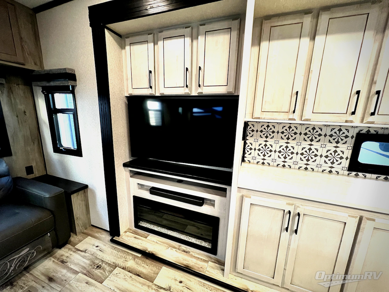 2023 KZ Durango Gold G383RLQ Photo 11
