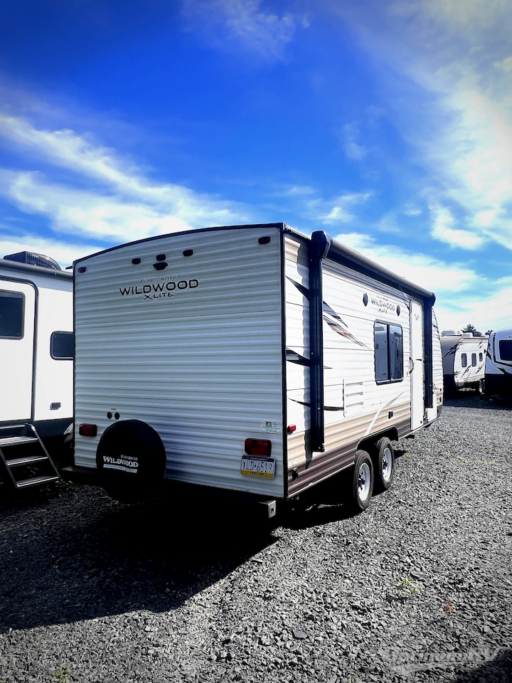 2019 Forest River Wildwood X-Lite 201BHXL Photo 3