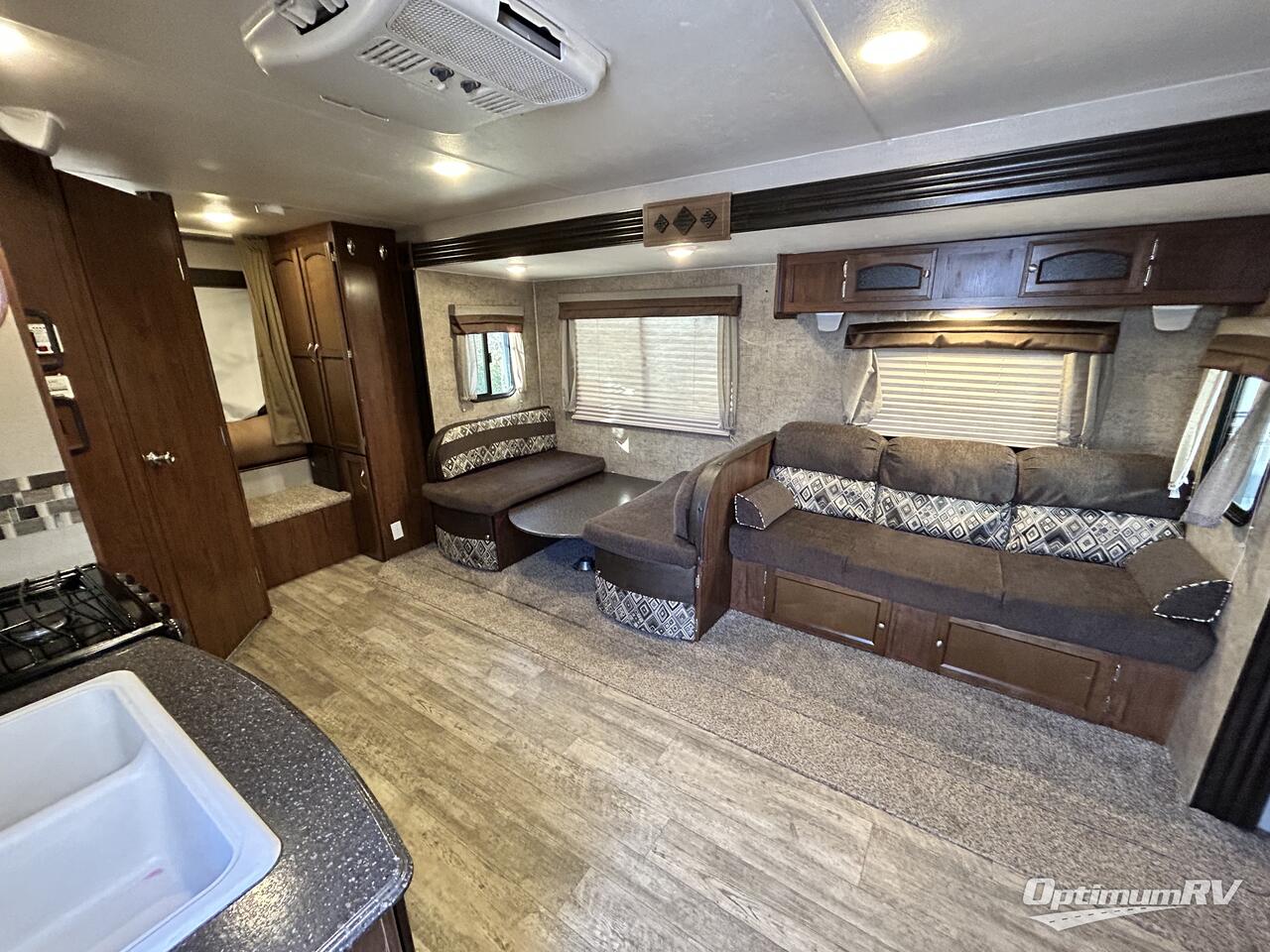 2017 Coachmen Freedom Express 22DSX Photo 4