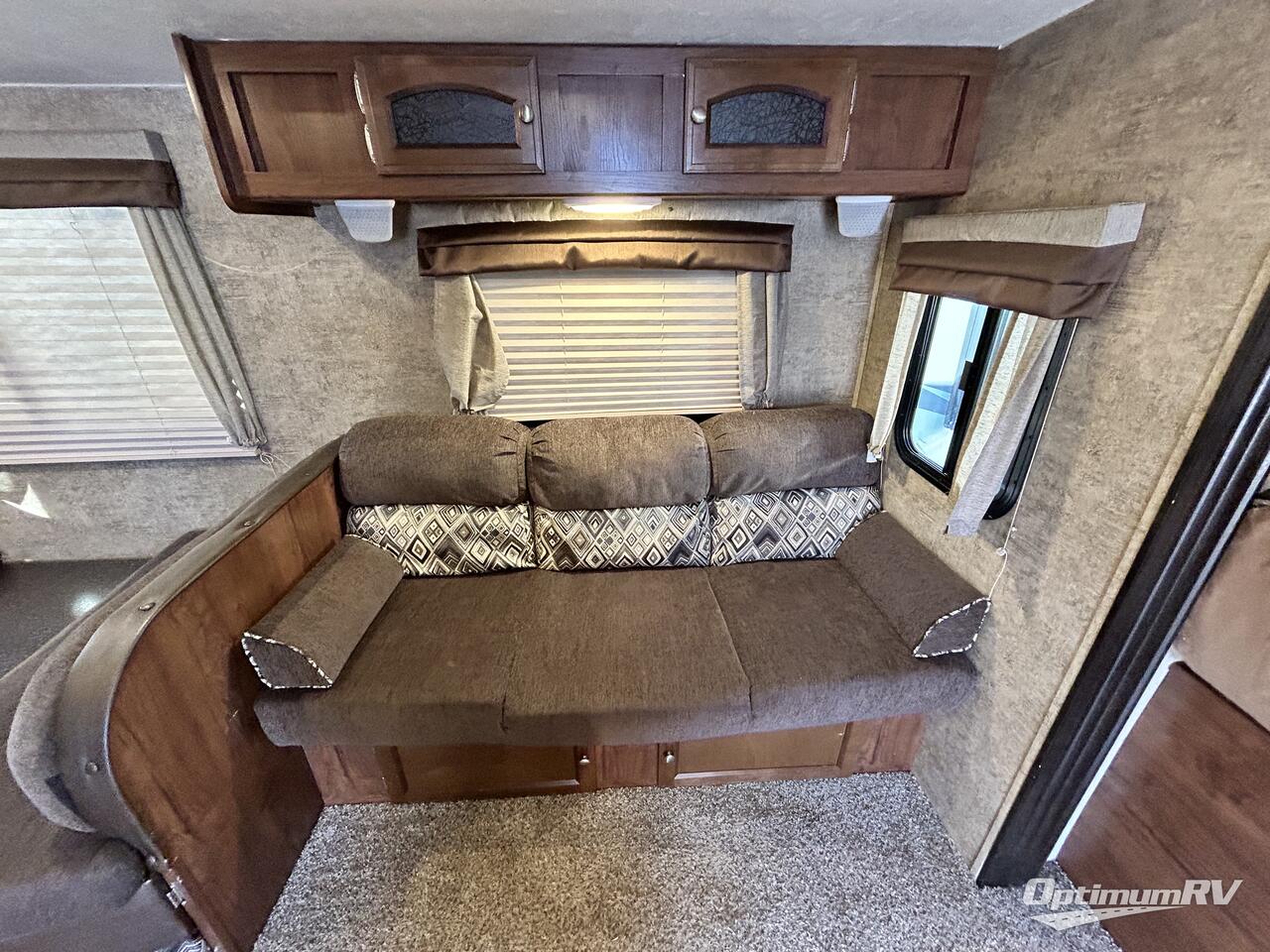 2017 Coachmen Freedom Express 22DSX Photo 6