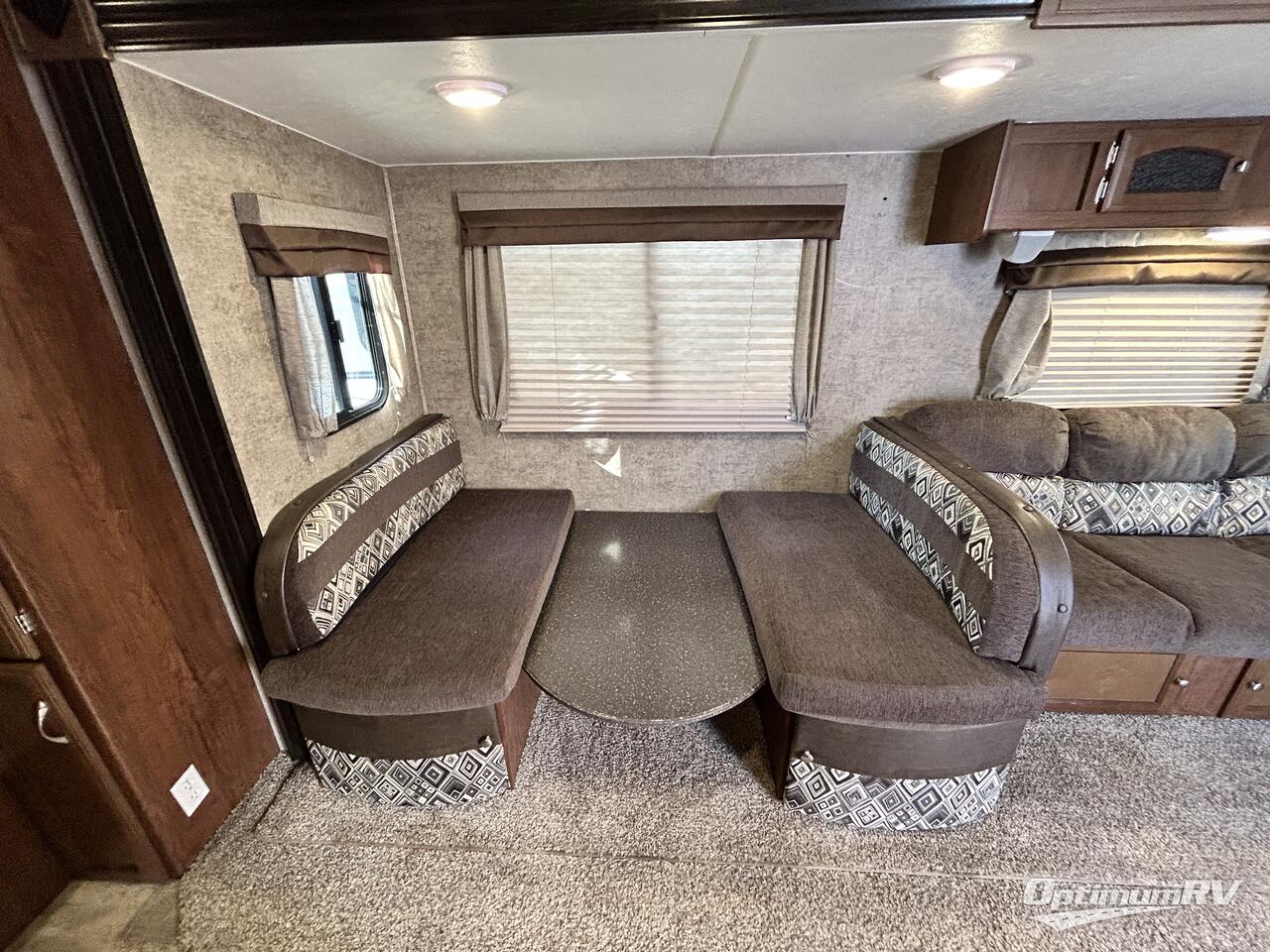 2017 Coachmen Freedom Express 22DSX Photo 7