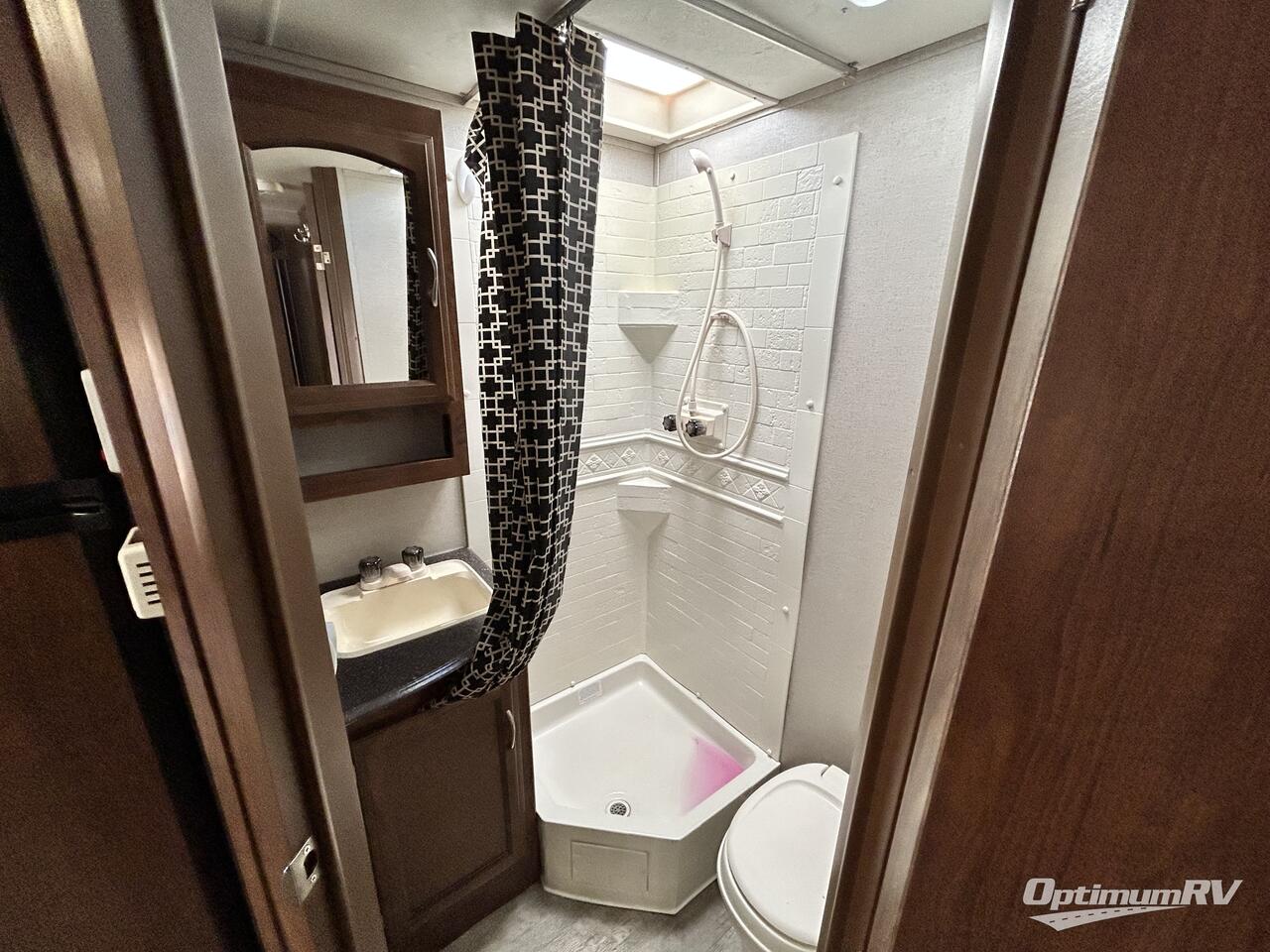 2017 Coachmen Freedom Express 22DSX Photo 11