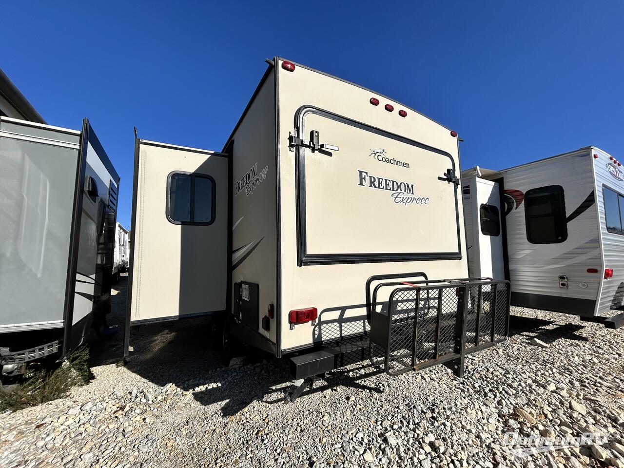 2017 Coachmen Freedom Express 22DSX Photo 3