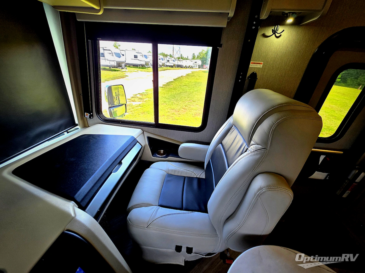 2023 Holiday Rambler Invicta 34MB Photo 8