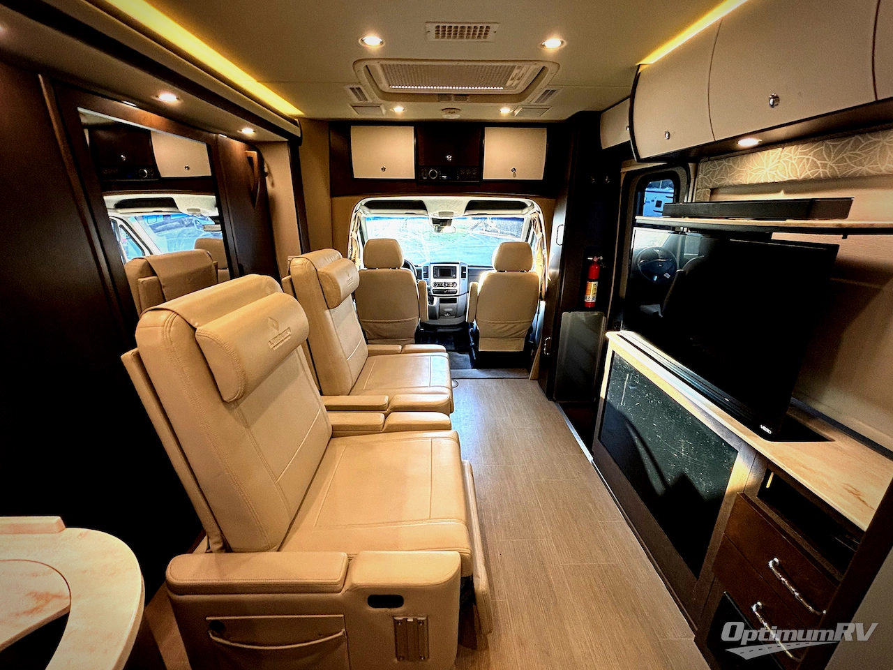 2016 Leisure Travel Unity U24CB Photo 4