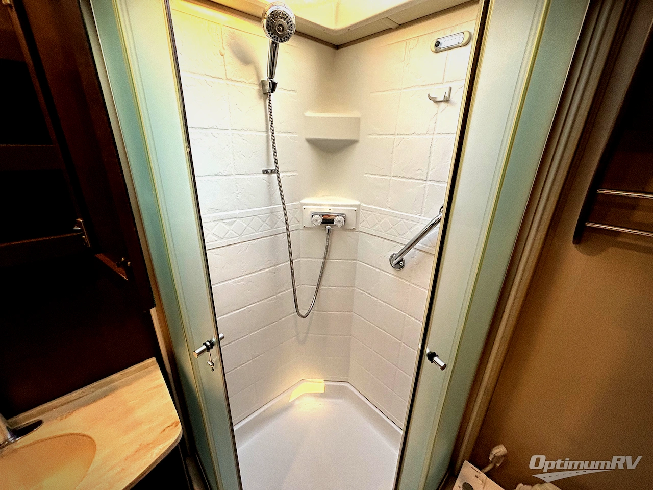 2016 Leisure Travel Unity U24CB Photo 15