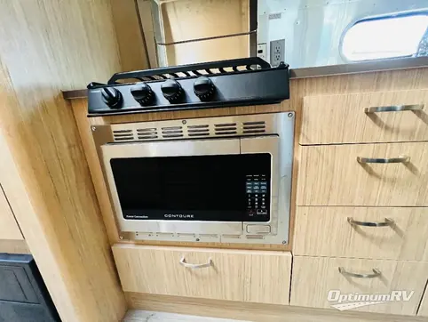 2019 Airstream Flying Cloud 26RB RV Photo 3