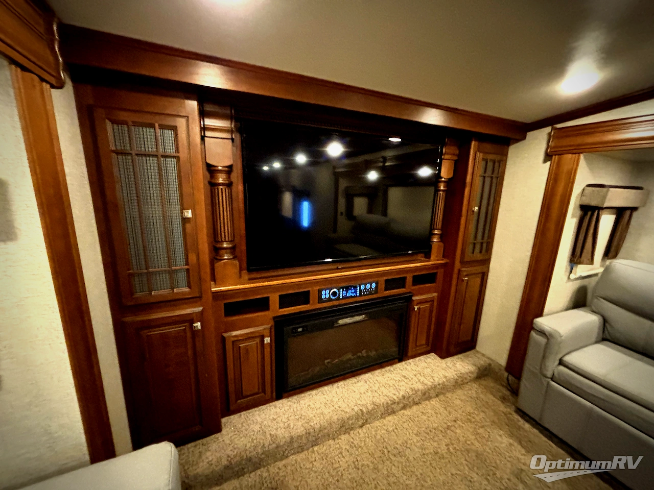 2017 Heartland Bighorn 3750FL Photo 10