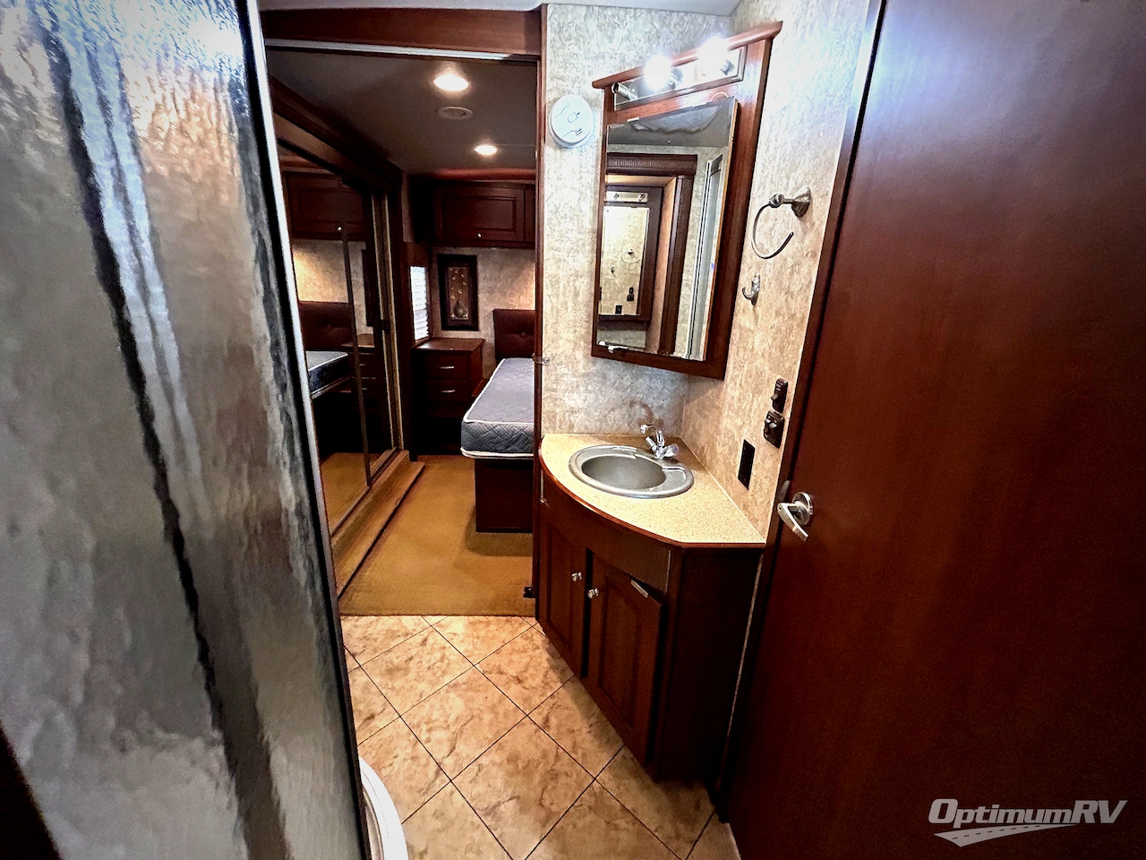 2009 Winnebago Destination 37G Photo 16