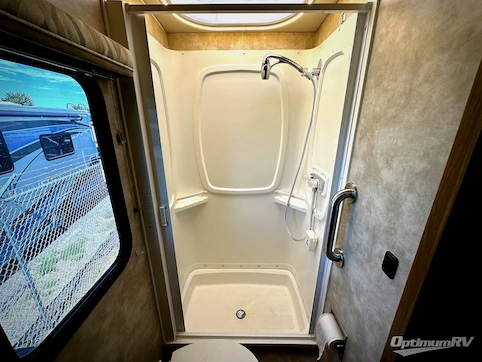 2018 Winnebago Navion 24D RV Photo 4