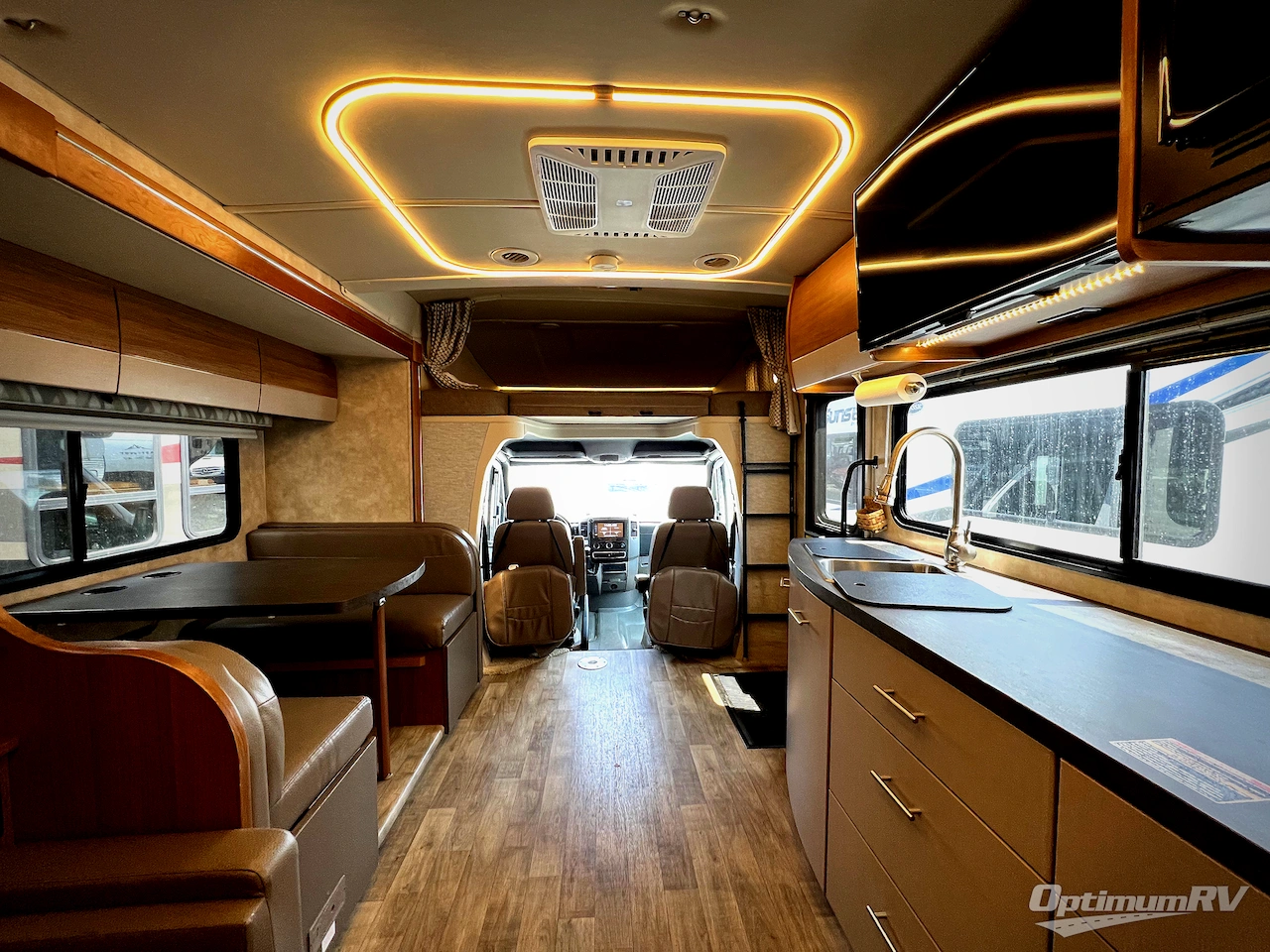 2018 Winnebago Navion 24D Photo 3