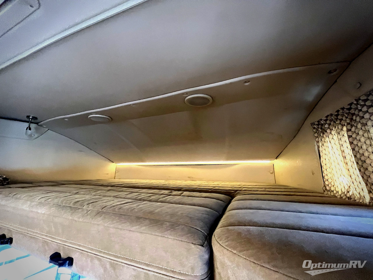 2018 Winnebago Navion 24D Photo 5