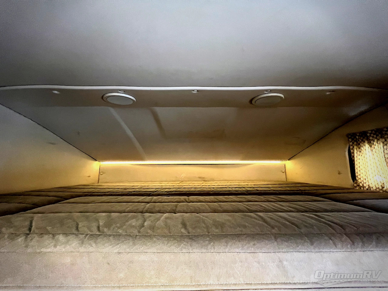 2018 Winnebago Navion 24D Photo 6