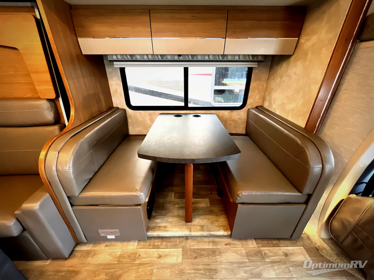 2018 Winnebago Navion 24D Photo 7