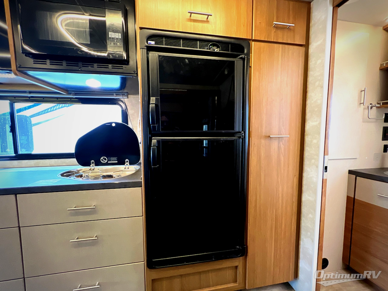 2018 Winnebago Navion 24D Photo 17