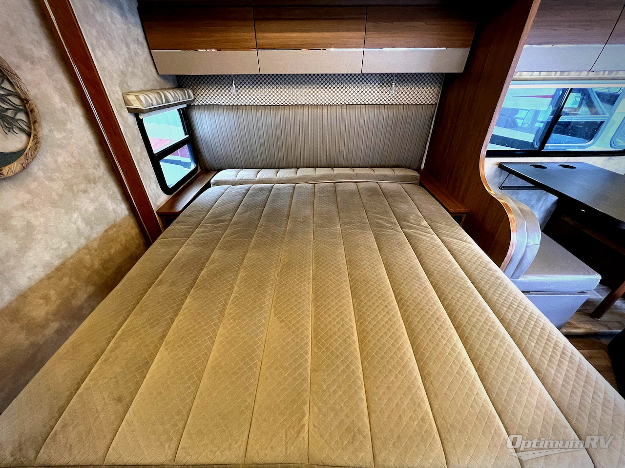 2018 Winnebago Navion 24D Photo 10