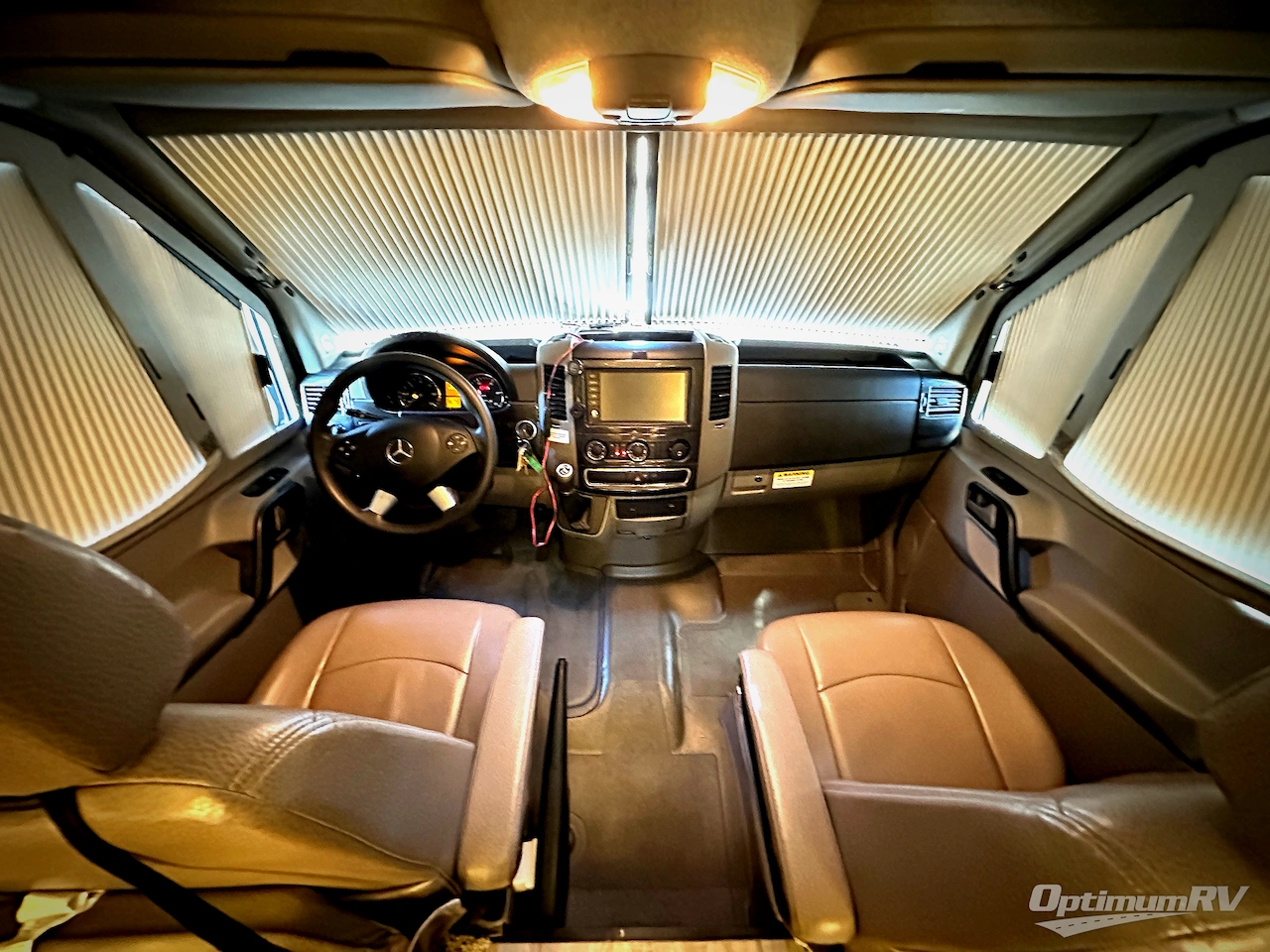 2018 Winnebago Navion 24D Photo 4