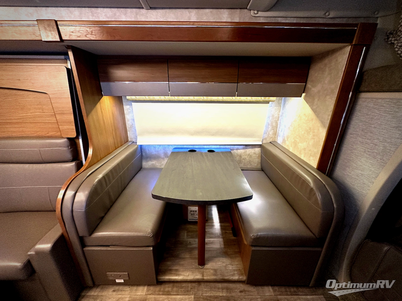 2018 Winnebago Navion 24D Photo 8