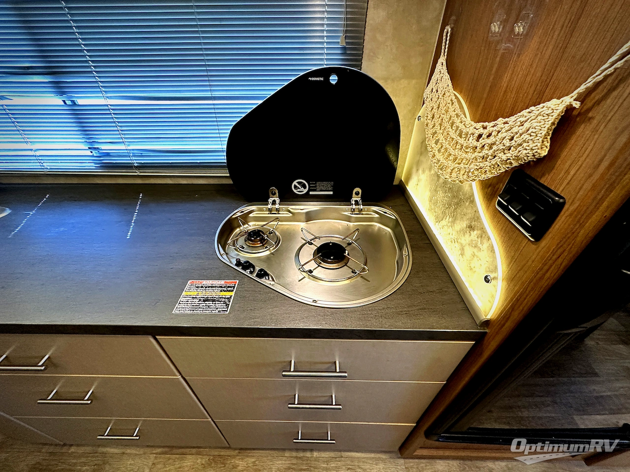 2018 Winnebago Navion 24D Photo 13