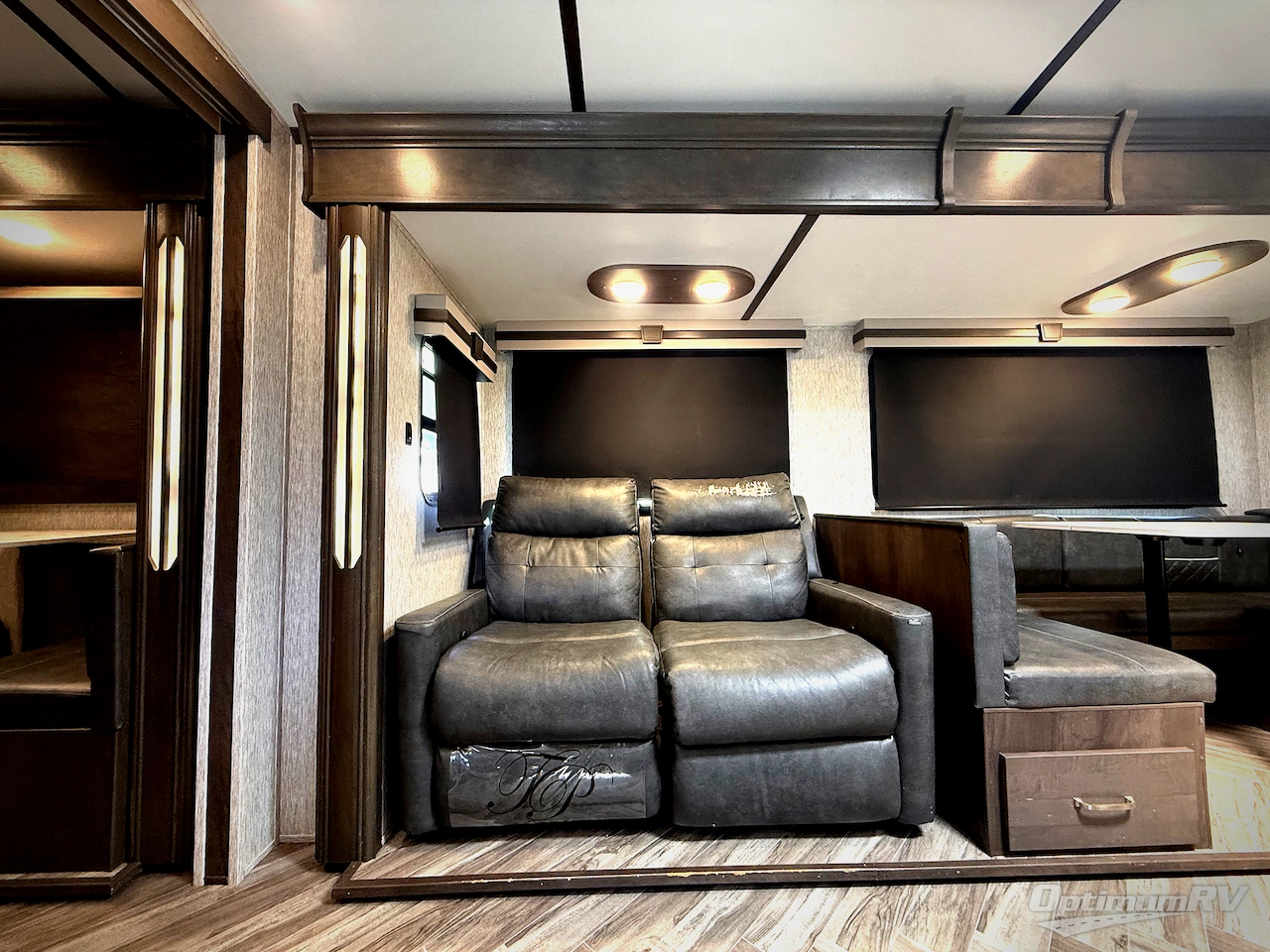 2021 Dutchmen Astoria 3203BH Photo 12