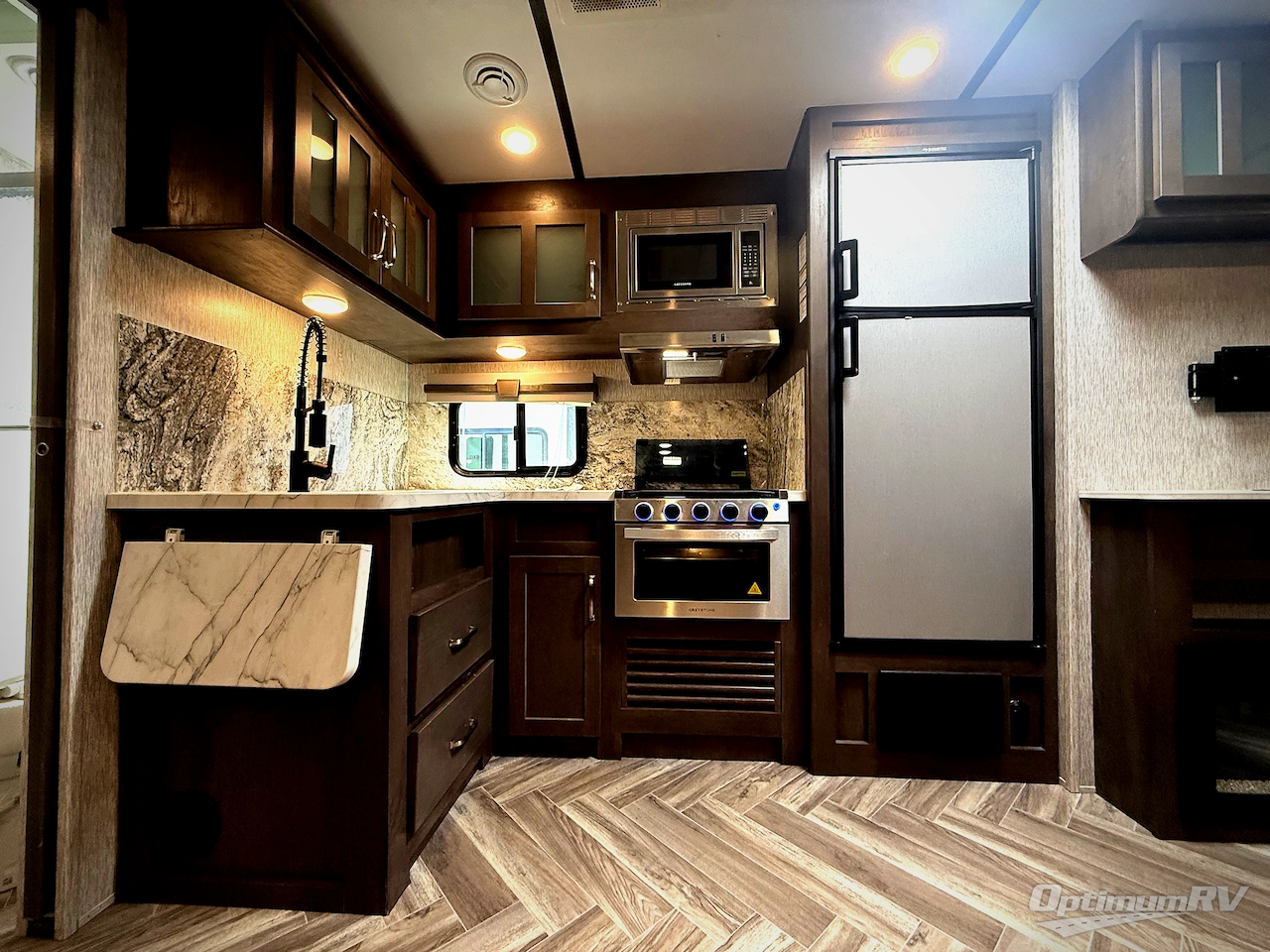 2021 Dutchmen Astoria 3203BH Photo 15