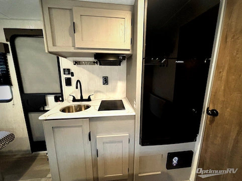 2025 Coachmen Clipper Cadet 17CFQ RV Photo 4
