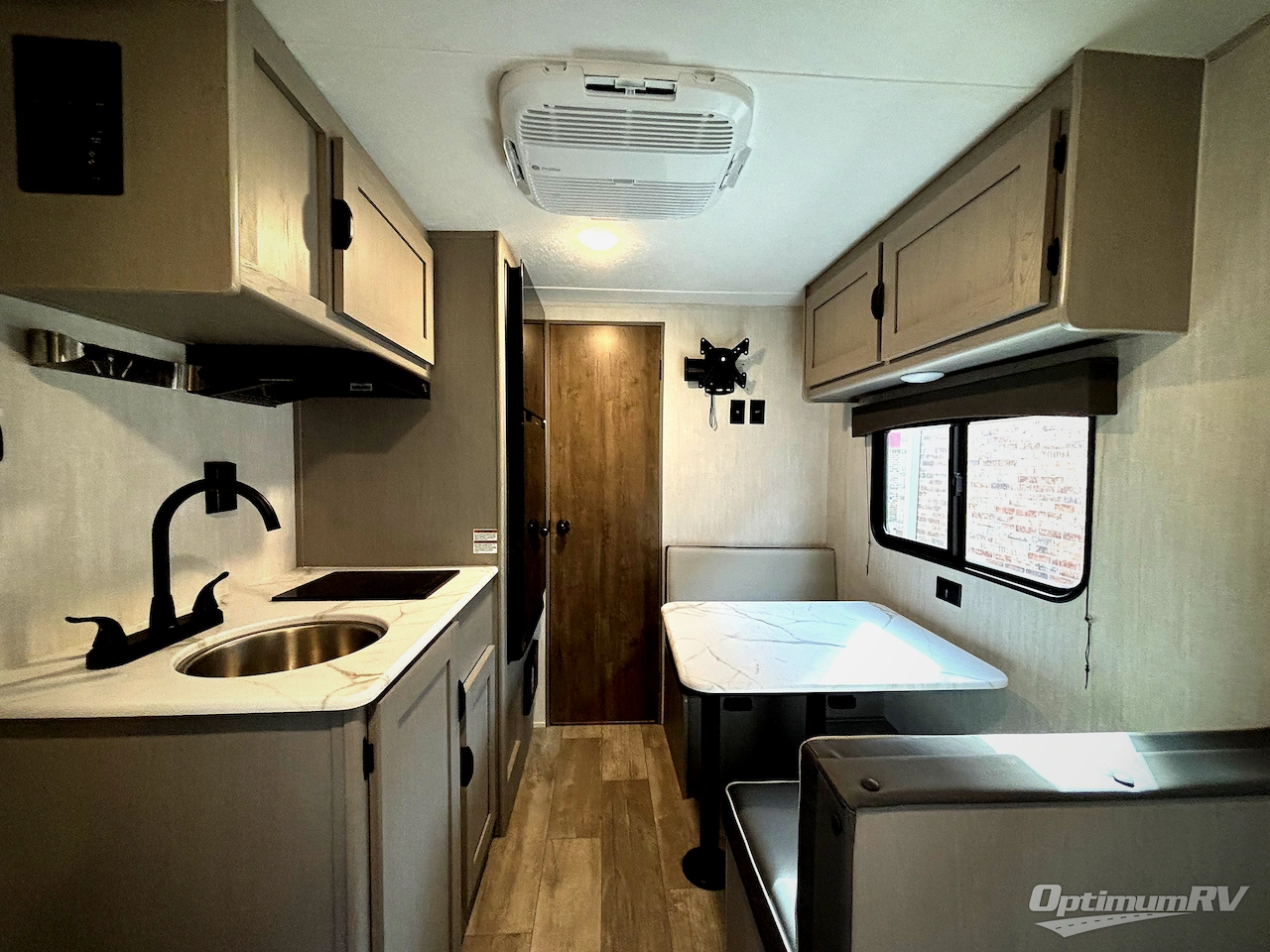 2025 Coachmen Clipper Cadet 17CFQ Photo 4