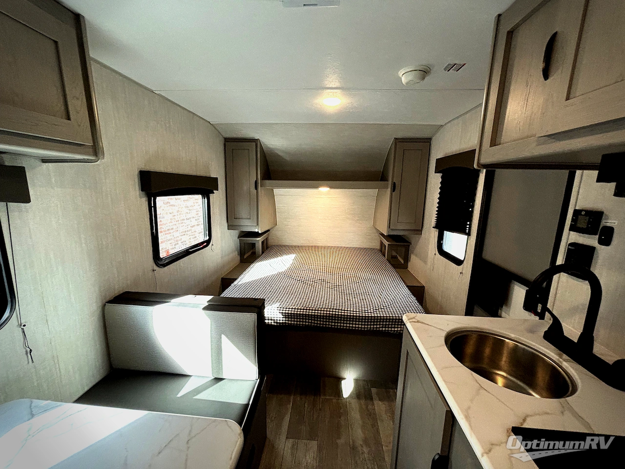 2025 Coachmen Clipper Cadet 17CFQ Photo 5