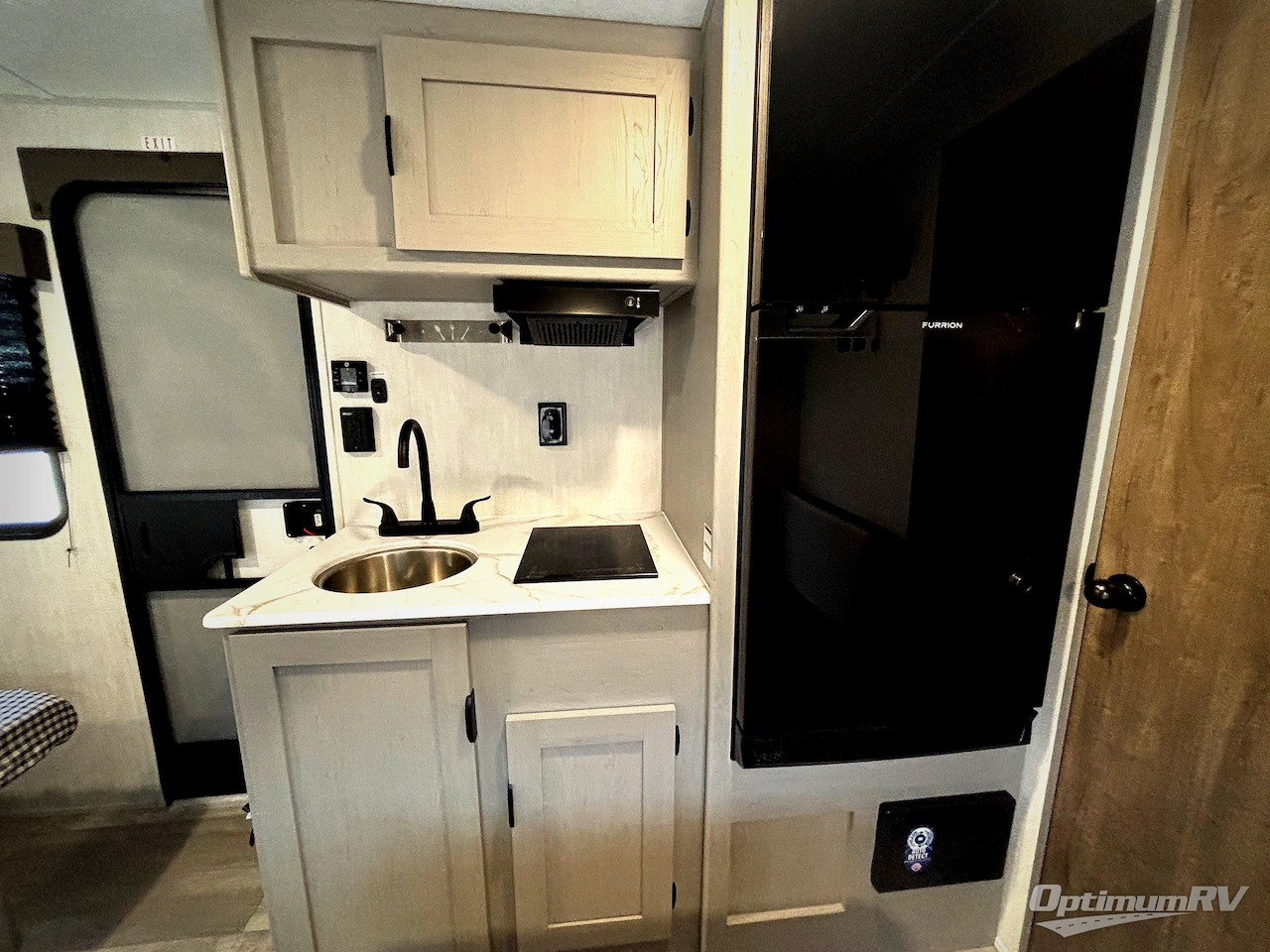 2025 Coachmen Clipper Cadet 17CFQ Photo 7