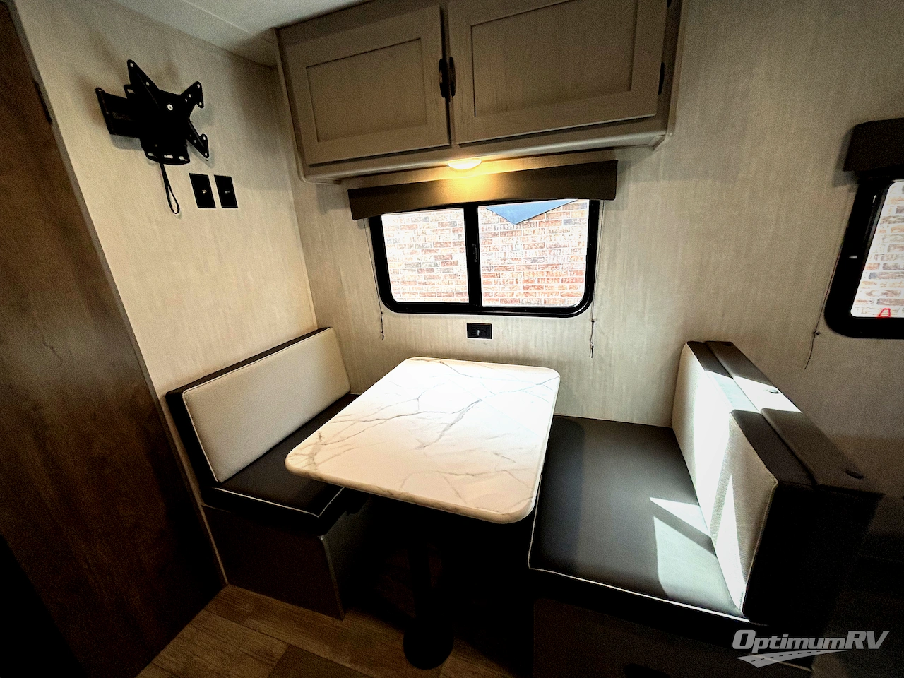 2025 Coachmen Clipper Cadet 17CFQ Photo 8