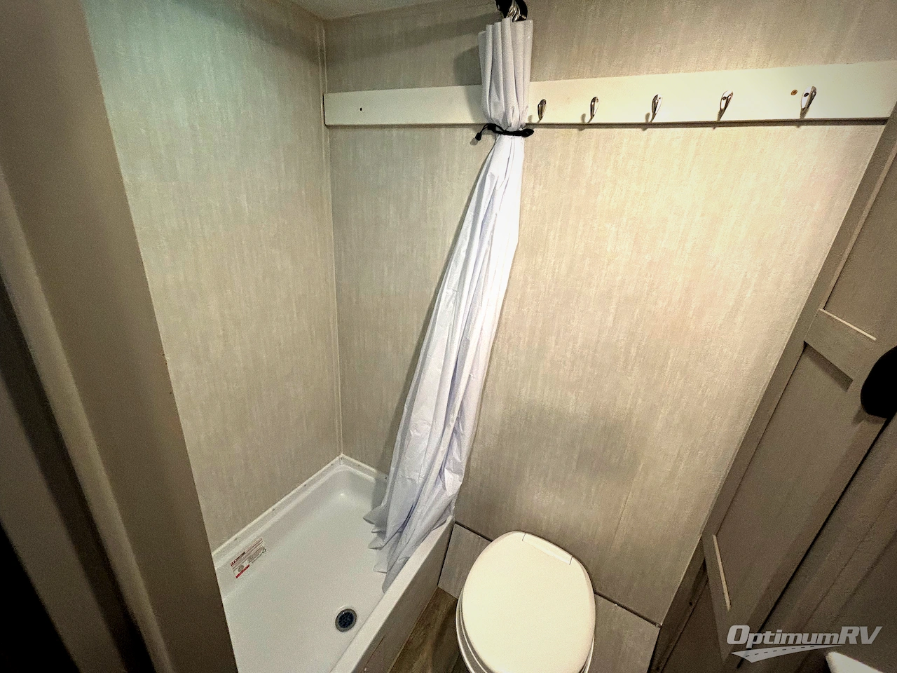2025 Coachmen Clipper Cadet 17CFQ Photo 10